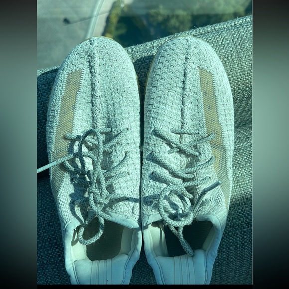 2 pair of Yeezy Boost 350 V2 - Picture 6 of 16